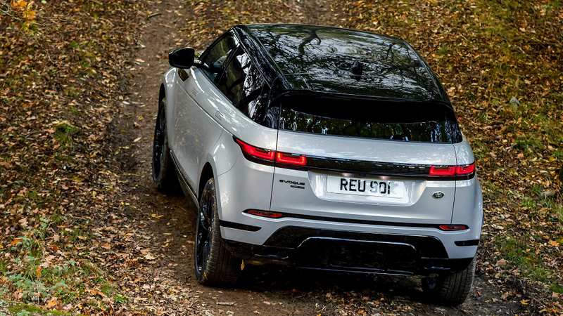 Illustration for article titled The 2020 Range Rover Evoque Lets You See Through the Hood